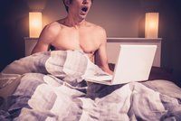 Manžel se mnou nespí, ve svých 55 letech propadl pornu…