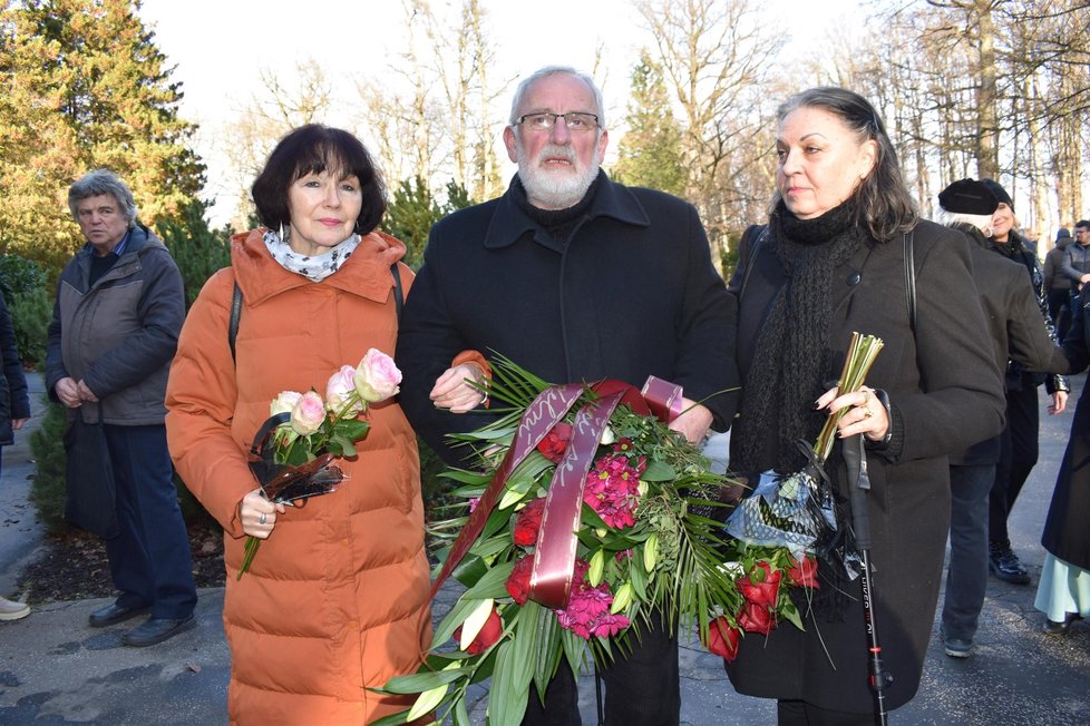 Pohřeb herečky Evy Matalové. Poslední rozloučení si nenechal ujít ani Miloslav Mejzlík.