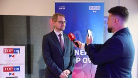 Předseda TOP 09 Matěj Ondřej Havel při rozhovoru pro Blesk (8. 11. 2025)