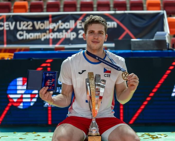 Volejbal si našel „Pastu“. Spojitost tam není, usmívá se talent. Už je mistrem Evropy Volejbal si našel „Pastu“. Spojitost tam není, usmívá se talent. Už je mistrem Evropy