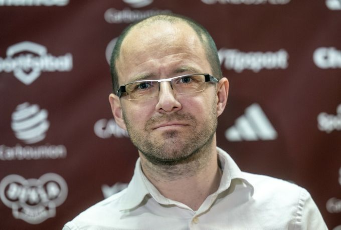 Majitel Dukly Turek: Hrát ligu v patnácti je špatně. Produkt musí být nad zájmy klubů Majitel Dukly Turek: Hrát ligu v patnácti je špatně. Produkt musí být nad zájmy klubů