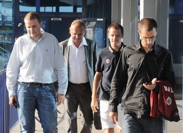 Jakub Otava (personální ředitel Sparty), Pavel Zíka (agent), Marek Matějovský a Ondřej Kasík (tiskový mluvčí Sparty). Jakub Otava (personální ředitel Sparty), Pavel Zíka (agent), Marek Matějovský a Ondřej Kasík (tiskový mluvčí Sparty).