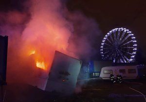 Na Matějské pouti hořela 8. března 2020 maringotka.