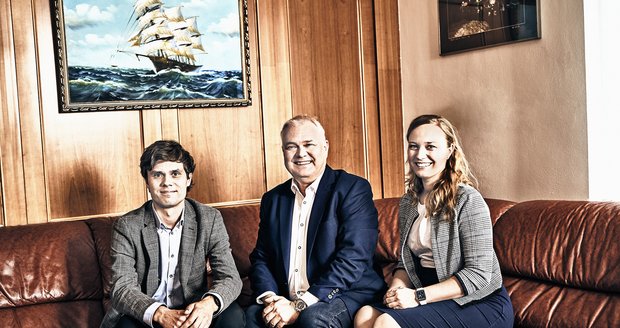 Zakladatel Promet Group René Matera  s dětmi Radimem a Denisou, které společně se svou matkou převzali vedení firmy.