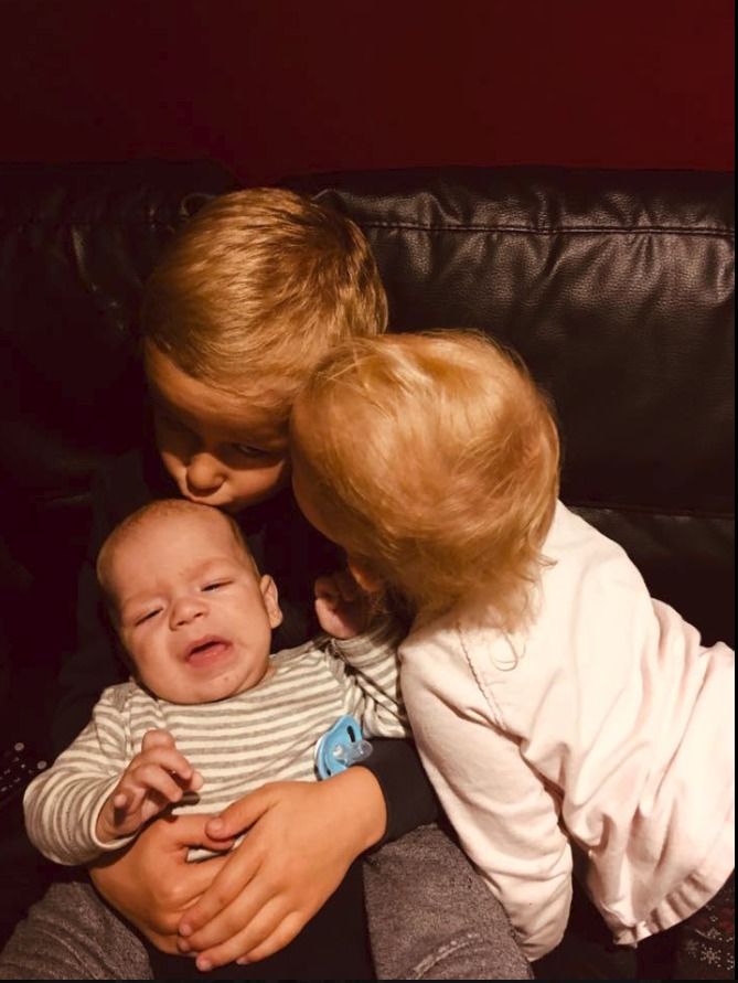 Samuel (4), Emma (2) a Matyáš (0,5) dělají mamince radost, ale ne samou radost