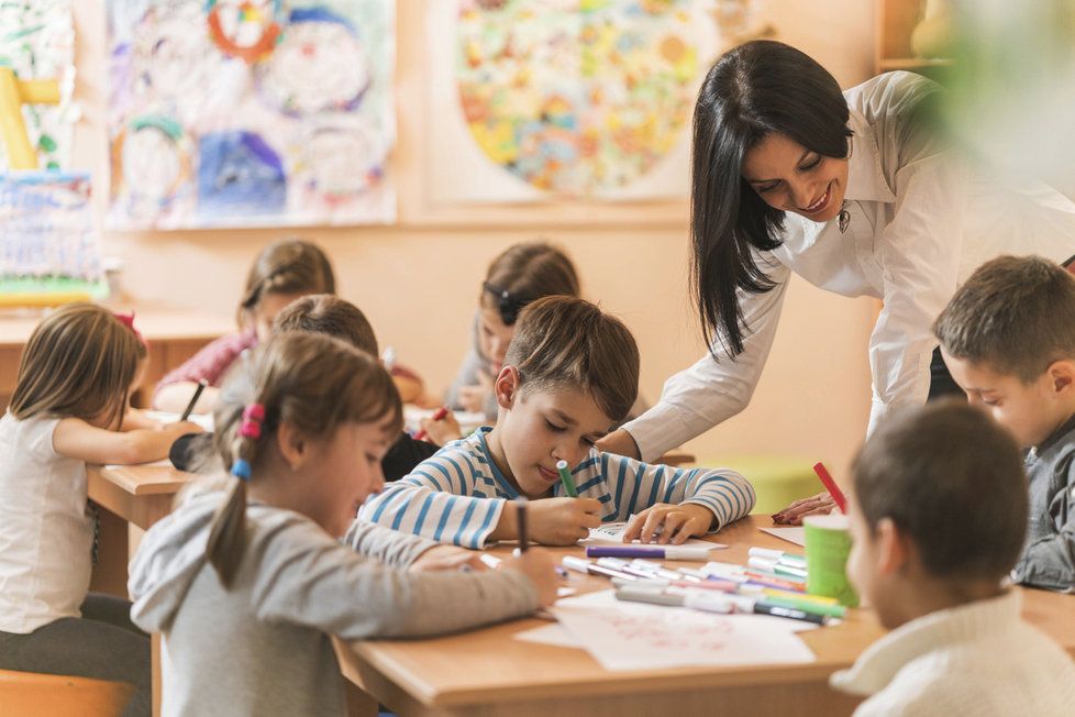 Problémem je podle odborníků i malý nástupní plat, především pak pro učitelé mateřských škol