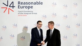 Český premiér Andrej Babiš a polský premiér Mateusz Morawiecki během summitu zemí Visegrádské skupiny (V4) a Rakouska v Národním muzeu v Praze. (16. 1. 2020)