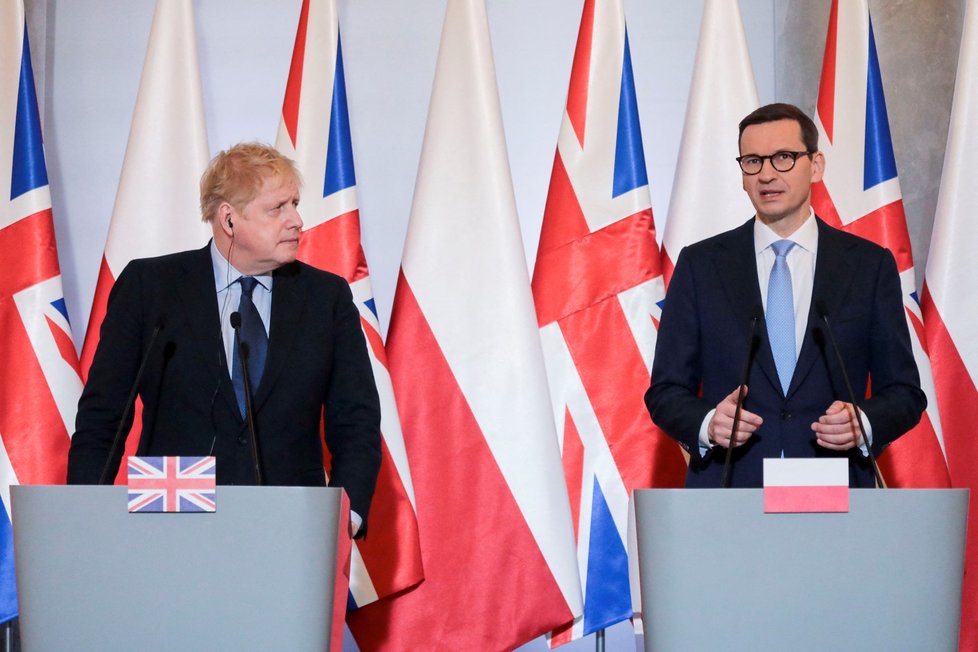 Premiéři Boris Johnson a Mateusz Morawiecki