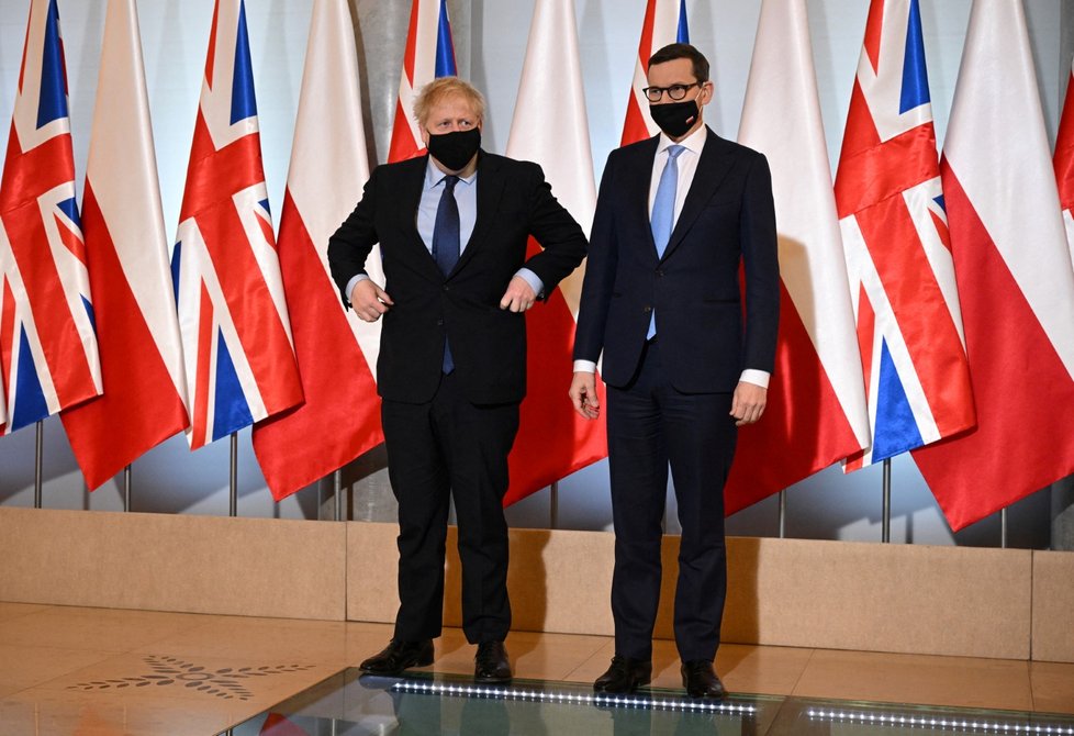 Premiéři Boris Johnson a Mateusz Morawiecki
