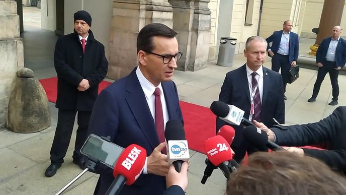 Mateusz Morawiecki, polský předseda vlády, před jednáním Evropské rady v Praze (7. 10. 2022).