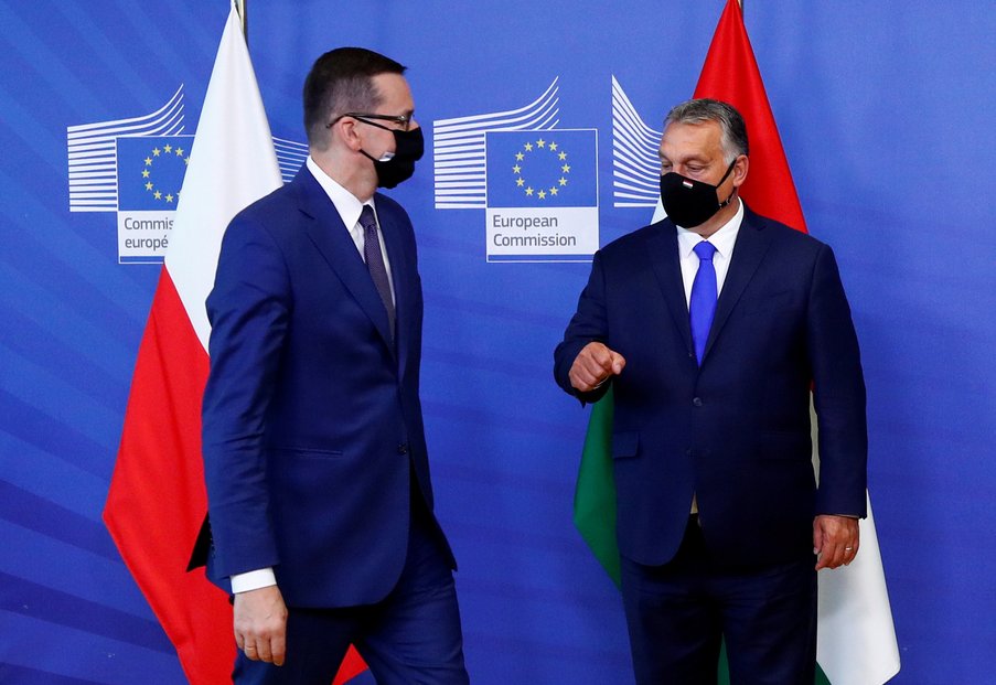 Polsko a Maďarsko dlouhodobě čelí kritice EU pro porušování principů právního státu. Na snímku polský premiér Mateusz Morawiecki (vlevo) a maďarský předseda vlády Viktor Orbán.