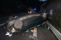 Vezla dceru do porodnice: Auto i s malým vnoučkem převrátila na střechu!