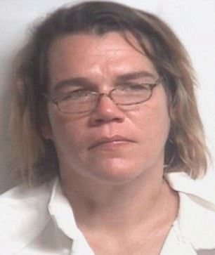 Malista Ness-Hopkins (38) byla zatčena za týrání dětí.