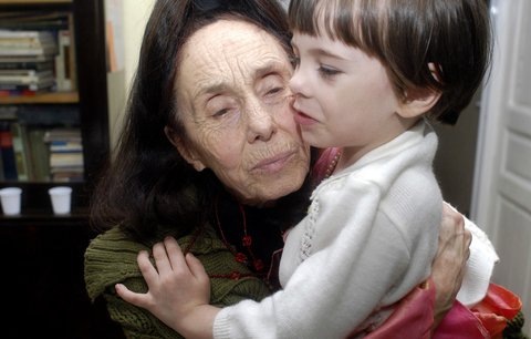 Nejstarší matka světa: Je jí 72 let a chce další dítě!