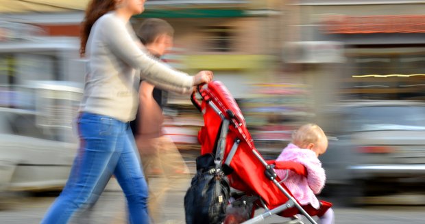 Usnadnit pohyb po městě chtějí nejen matkám a handicapovaným brněnští radní. (Ilustrační foto)