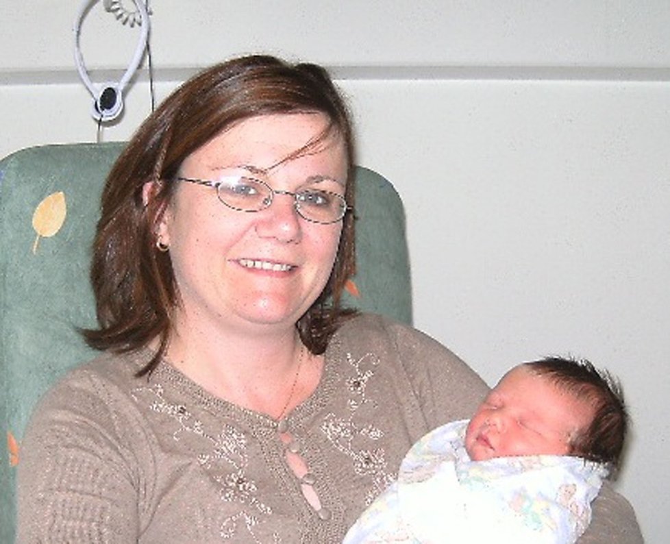 Amanda Broomhall s holčičkou, kterou porodila někomu jinému v roce 2009
