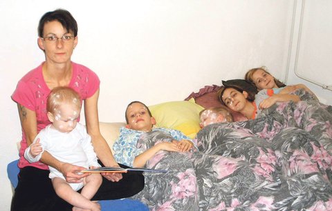 Blesk jim pomohl k bydlení: Maminka s pěti dětmi má konečně střechu nad hlavou!