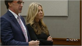 Obžalovaná Lori Vallowová před soudem