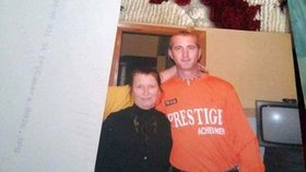 Ionel Mihaila s maminkou, kterou brutálně zavraždil.