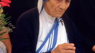 Vatikán svatořečí Matku Terezu. Uznal jí přisuzovaný zázrak