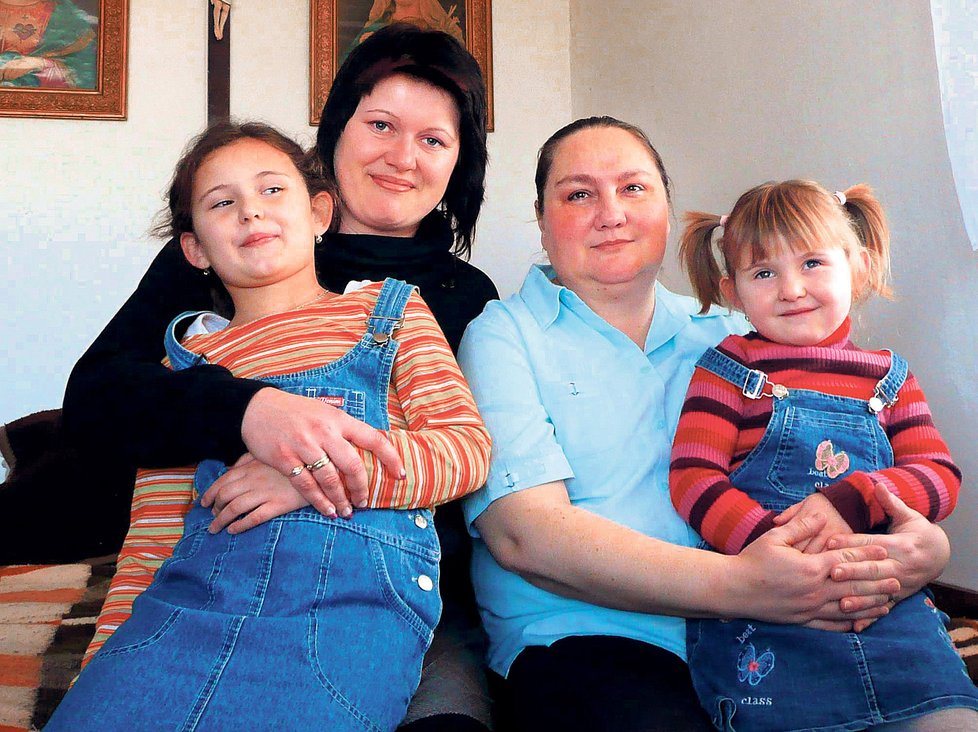 Máma dvou dcer (3 a 6) Gabriela Jochymková (vlevo) darovala bez rozmyšlení ledvinu své kamarádce Barboře Smilovské