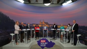 Debata Blesku o penzích a sociálních službách (29. 9. 2020): Zleva Michaela Matoušková (STAN), Filip Zachariáš (KSČM), Vítězslav Schrek (ODS), Jaroslava Němcová (ANO), moderátor Jakub Veinlich, Rudolf Špoták (Piráti), Michaela Blahová (KDU-ČSL), Hana Hlaváčková (TOP 09), Robin Povšík (ČSSD)