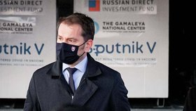Igor Matovič slavnostně přebral dodávku vakcíny Sputnik V.