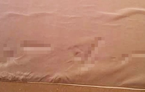 Hanbatá matrace: Otisky odhalily, co pod ní žena skrývala