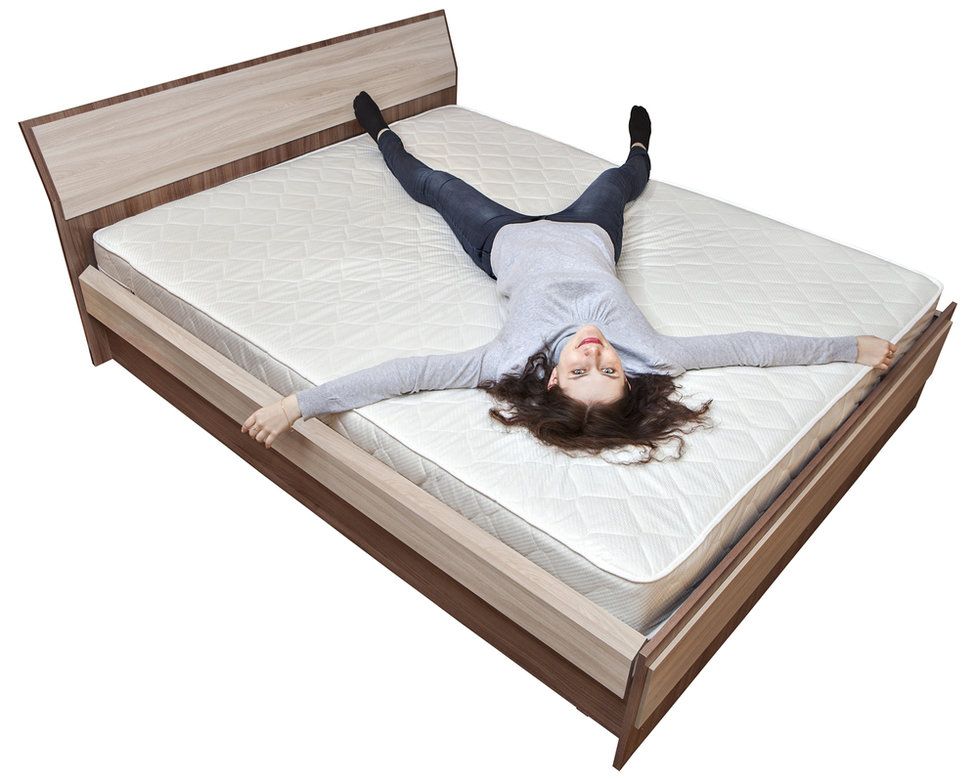 Jak vybrat kvalitní postel? O kvalitě rozhoduje šířka postele i tvrdost matrace!