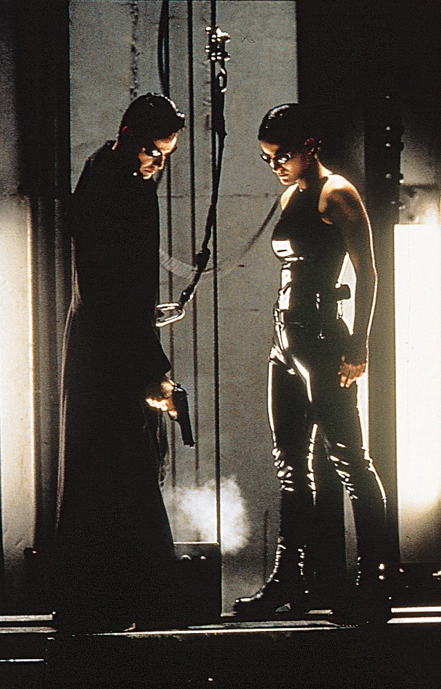 Keanu Reeves a Carrie-Anne Moss ve snímku Matrix