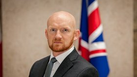 Matt Field převzal britskou ambasádu v Praze.