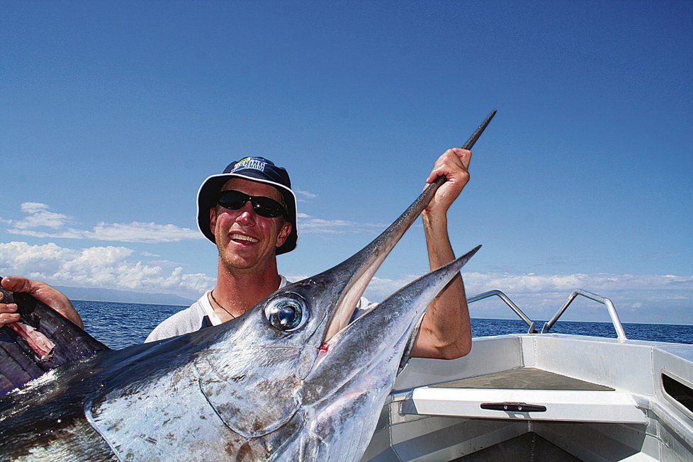 Ulovit si mečouna? Na tom přece nic není. Některé své vzácné trofeje si Novozélanďan Matt, který se věnuje rybaření už od svých tří let, vybojoval holýma rukama.