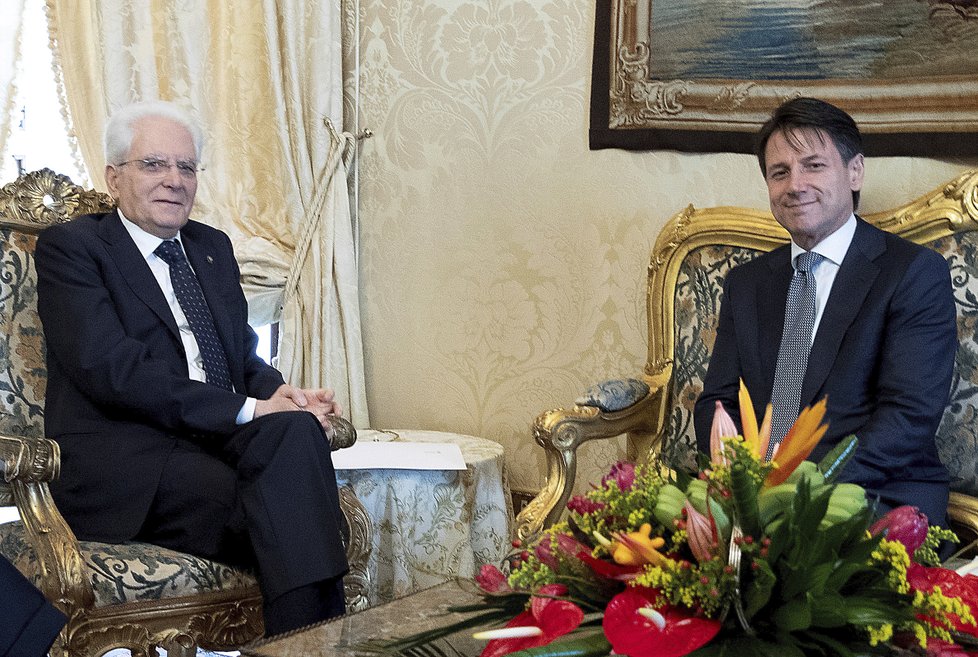 Italský prezident Mattarella se sešel designovaným premiérem Contem