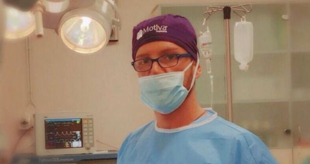 Falešný chirurg na operaci: Už v minulosti se vydával za doktora