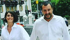Italská herečka Elisa Isoardiová oznámila rozchod s ministrem vnitra Matteem Salvinim.