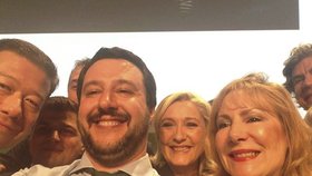 Okamura se nevešel. Společné selfie zástupců protiimigračních stran v čele s Marine Le Penovou či Italem Salvinim z německého Koblenze