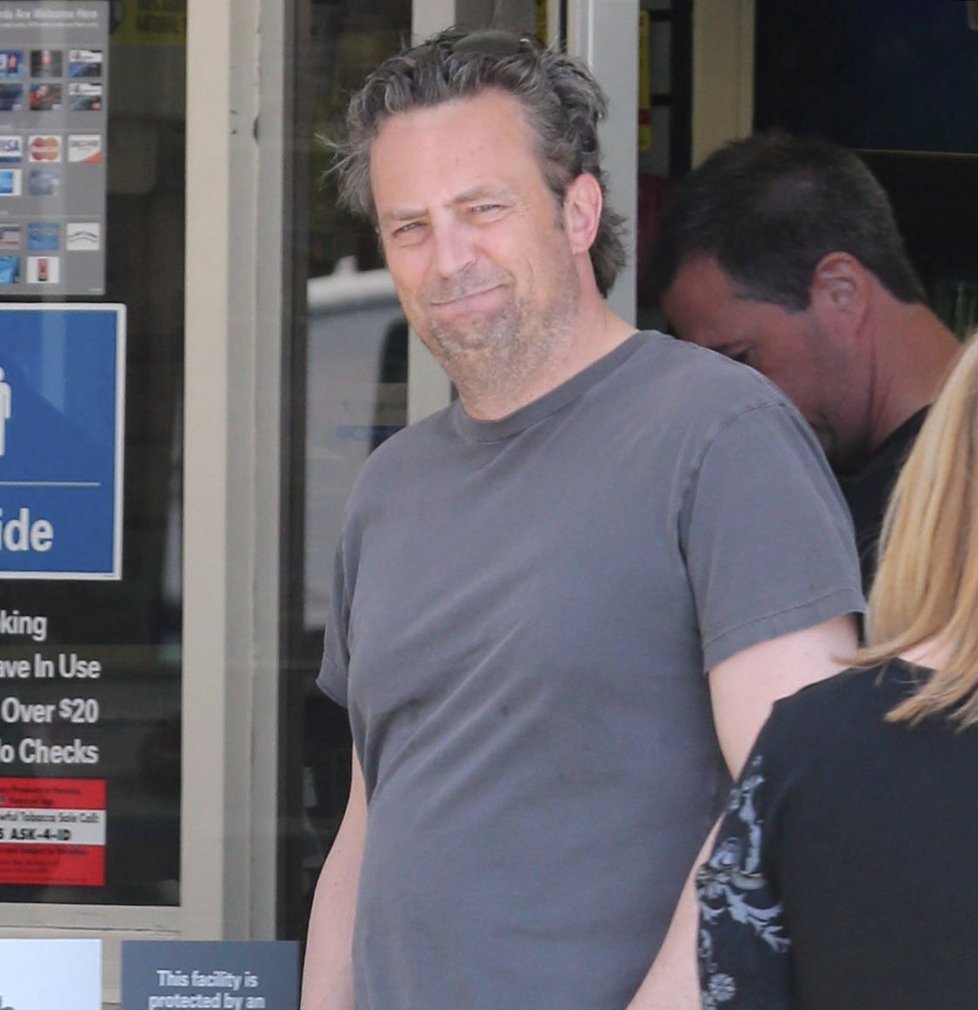 Matthew Perry alias Chandler v Přátelích hodně sešel.