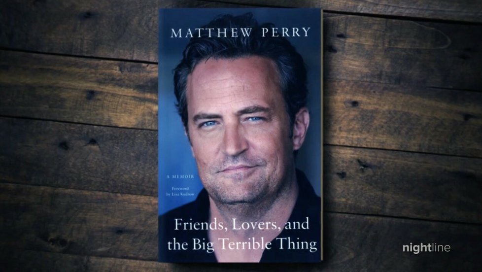 Kniha, kterou o svém boji s psychickými potíži, vydal Matthew Perry