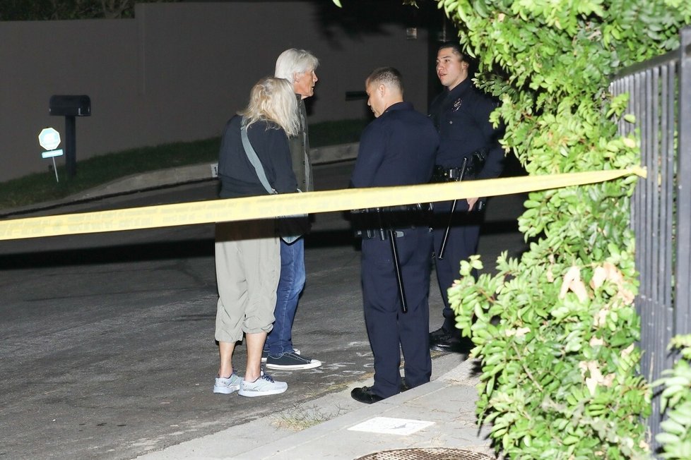 Rodiče Matthewa Perryho mluví s policií.