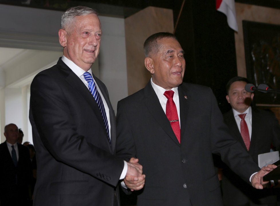 Americký ministr obrany se v Indonésii dočkal nezvyklé přehlídky.