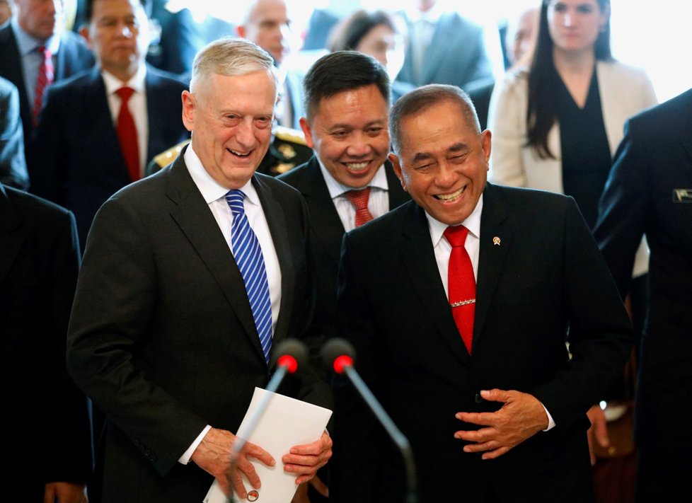 Americký ministr obrany se v Indonésii dočkal nezvyklé přehlídky
