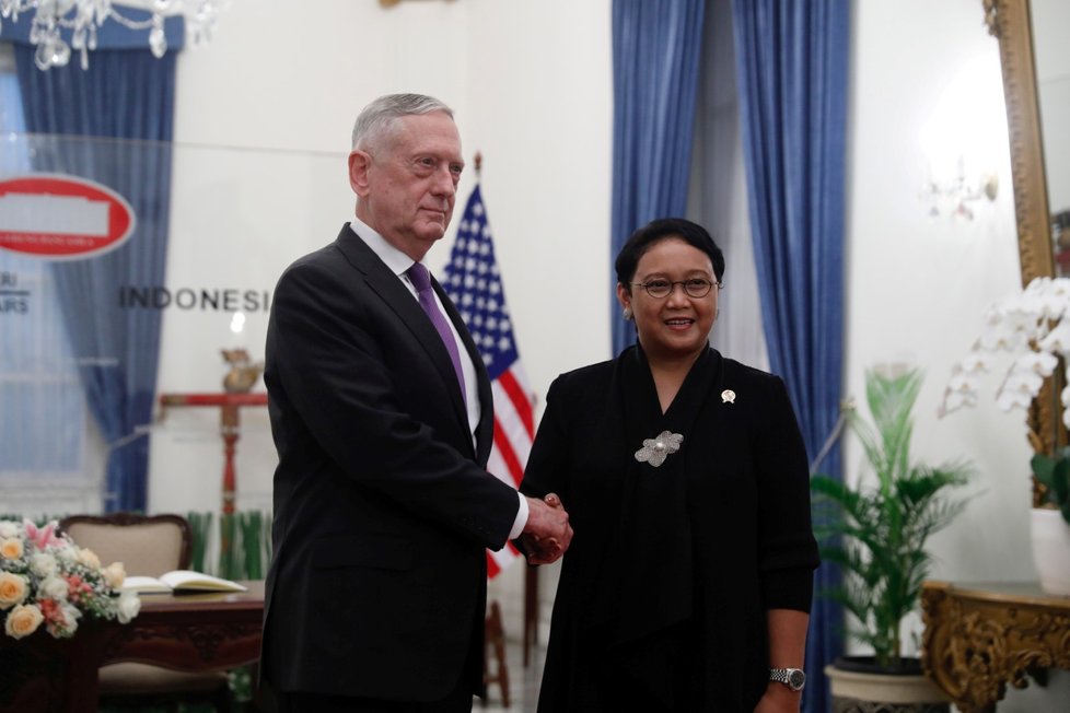 Americký ministr obrany se v Indonésii dočkal nezvyklé přehlídky