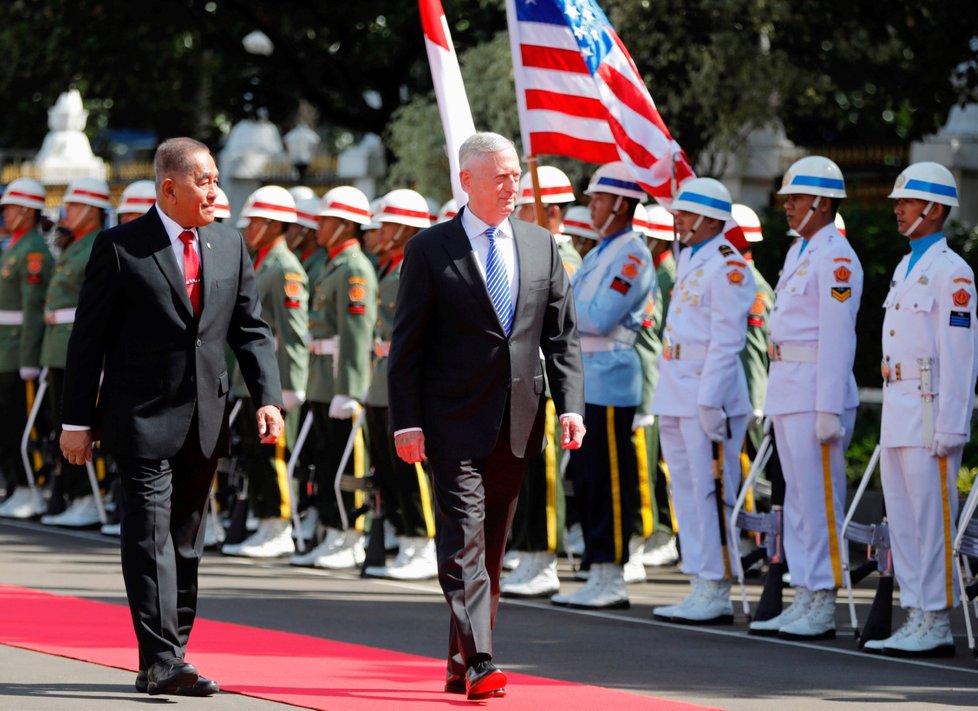 Americký ministr obrany Mattis v Indonésii