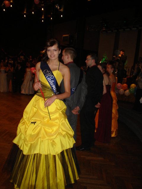 Monika Čermáková při svém maturitním plese v Žatci roku 2009.