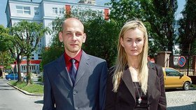 Eva Kalašová a David Hošek se k maturitě pořádně naparádili. Přijít slušně oblečený ke zkouškám dospělosti je přece samozřejmostí.