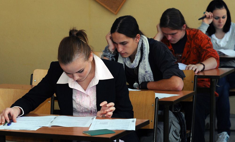 Studenti a češtináři si stěžují, že hodnocení maturitních slohů je špatně nastavené.