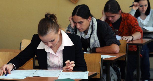 Výsledky státních maturit? Horší než loni, neuspěla téměř čtvrtina studentů