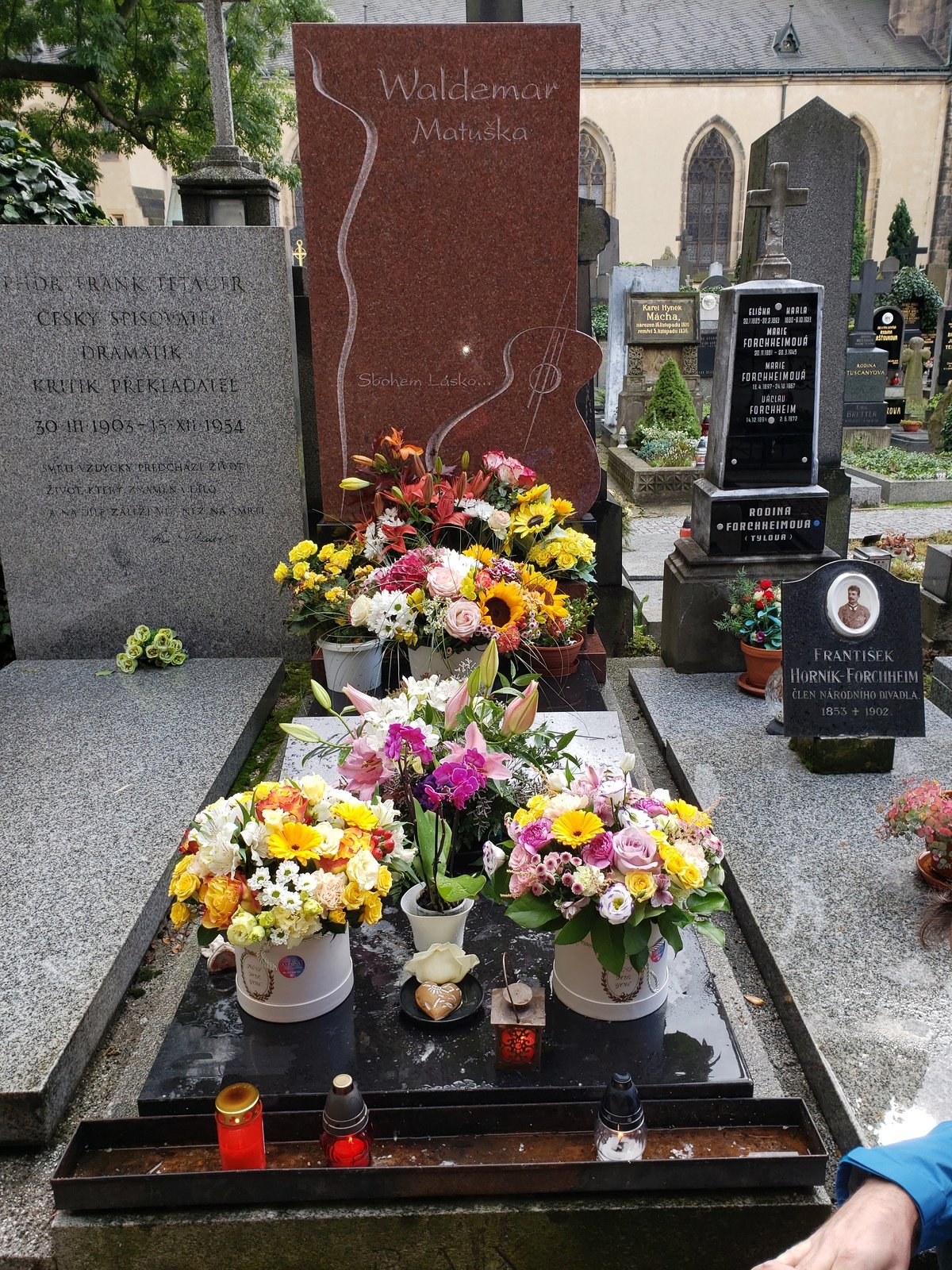 Hrob na Vyšehradském hřbitově.