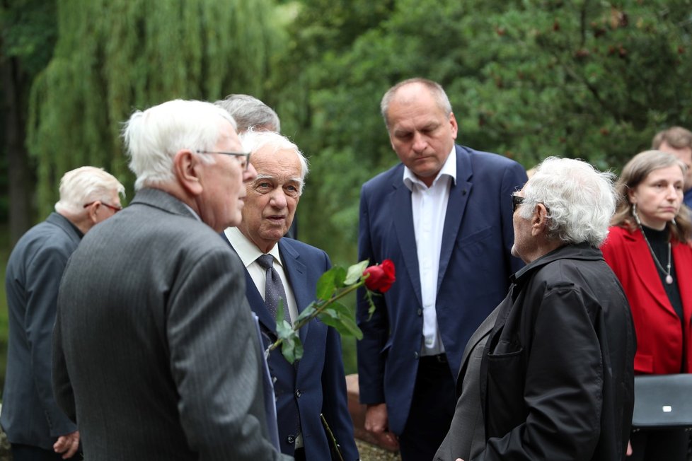 Poslední rozloučení s hercem Svatoplukem Matyášem v motolském krematoriu