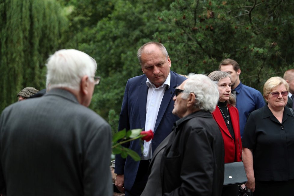 Poslední rozloučení s hercem Svatoplukem Matyášem v motolském krematoriu